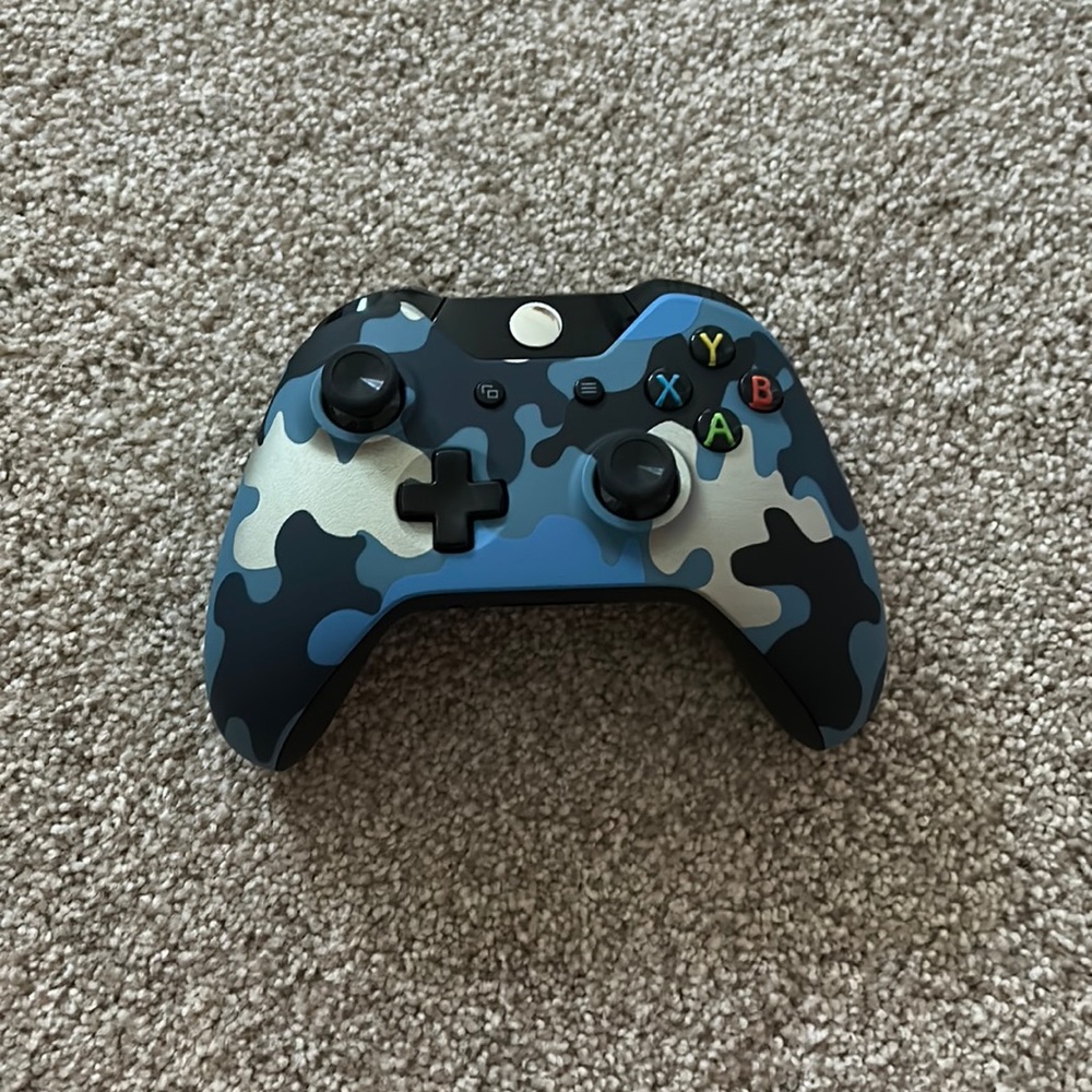 Blue camo Xbox 1 controller